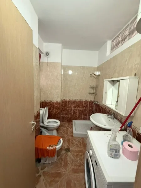 Durres, jepet me qera apartament 2+1+Ballkon Kati 7, 90 m² 400 € (Ambulanca Qendrore)