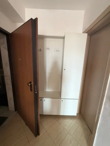 Durres, jepet me qera apartament 2+1+Ballkon Kati 7, 90 m² 400 € (Ambulanca Qendrore)
