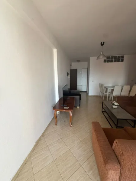Durres, jepet me qera apartament 2+1+Ballkon Kati 7, 90 m² 400 € (Ambulanca Qendrore)