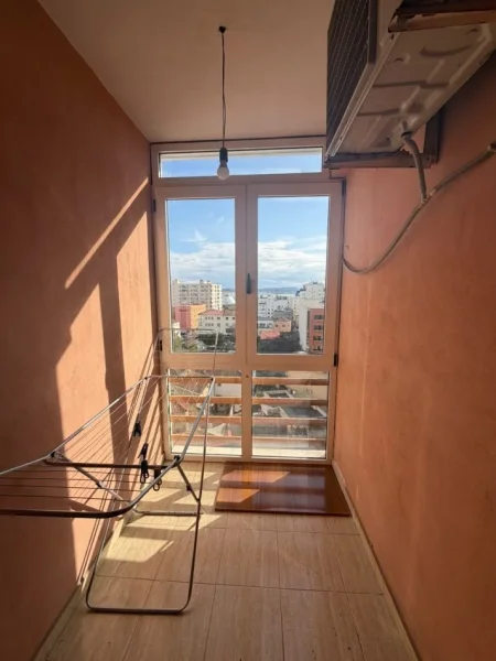 Durres, jepet me qera apartament 2+1+Ballkon Kati 7, 90 m² 400 € (Ambulanca Qendrore)