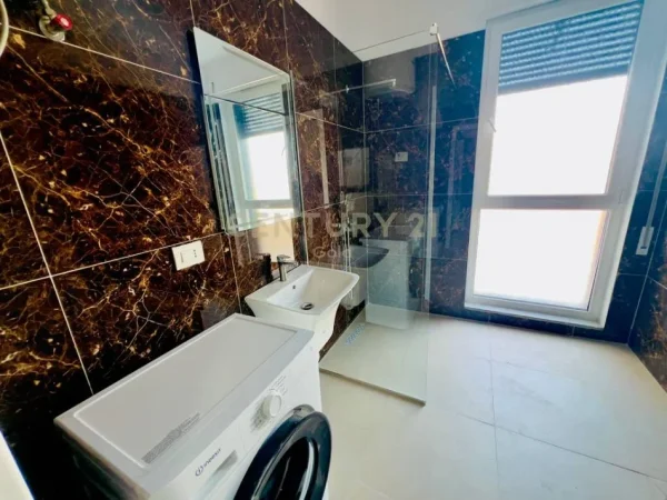 Tirane, jepet me qera apartament 2+1 Kati 2, 115 m² 750 € (farmacia10)