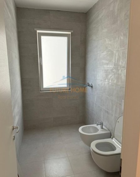Tirane, jepet me qera apartament 2+1 Kati 1, 83 m² 400 € (Univers City)
