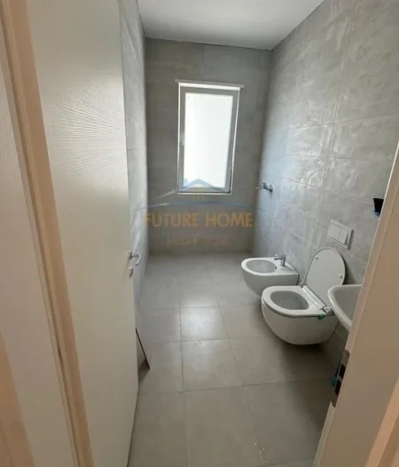 Tirane, jepet me qera apartament 2+1 Kati 1, 83 m² 400 € (Univers City)