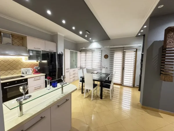 Tirane, jepet me qera Vile 2+1+Aneks+Ballkon , 161 m² 1.500 € 