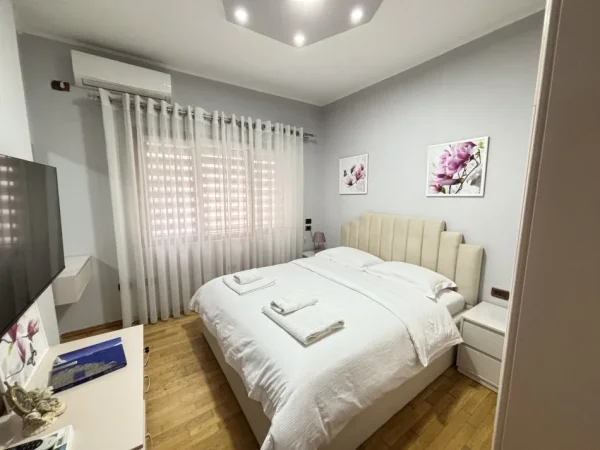 Tirane, jepet me qera Vile 2+1+Aneks+Ballkon , 161 m² 1.500 € 