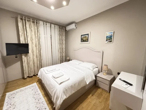 Tirane, jepet me qera Vile 2+1+Aneks+Ballkon , 161 m² 1.500 € 