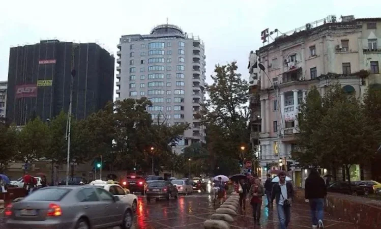 Tirane, jepet me qera ambjent biznesi Kati 0, 138 m² 5.000 € (GJIMNAZI PETRO NINI LUARASI)