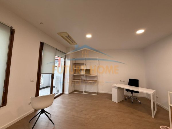 Tirane, jepet me qera zyre Kati 6, 180 m² 3.100 € (bulevardi gjergj fishta)