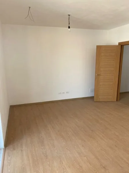 Tirane, shitet apartament 1+1 Kati 4, 1 m² 