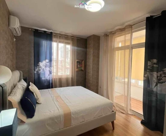 Tirane, jepet me qera apartament 1+1+Ballkon Kati 6, 77 m² 850 € (rruga sander prosi)