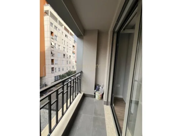 Tirane, jepet me qera apartament 2+1 Kati 2, 77 m² 750 € 