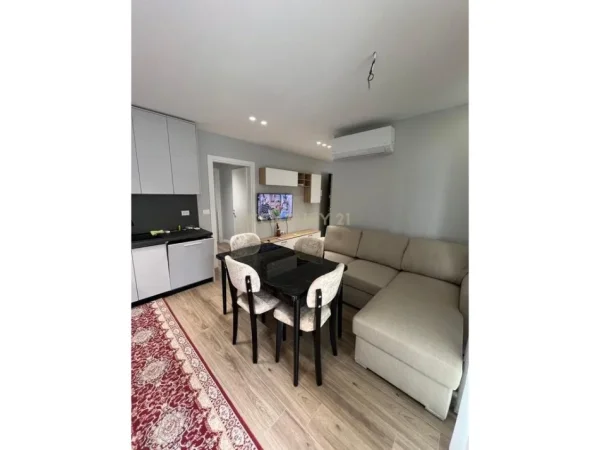 Tirane, jepet me qera apartament 2+1 Kati 2, 77 m² 750 € 