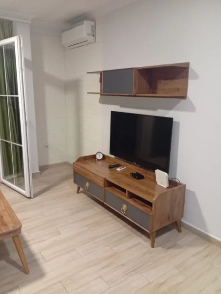 Jepet me Qera Apartament 1+1 ne 5 Maji ,pas Concordit,   500 €URO