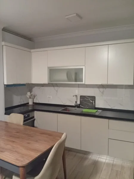 Jepet me Qera Apartament 1+1 ne 5 Maji ,pas Concordit,   500 €URO