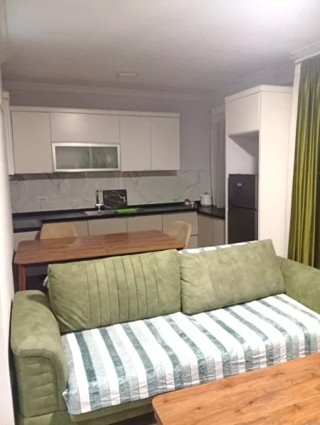 Jepet me Qera Apartament 1+1 ne 5 Maji ,pas Concordit,   500 €URO
