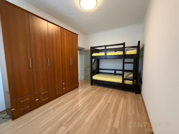 Tirane, jepet me qera apartament 2+1 Kati 3, 82 m² 700 € 