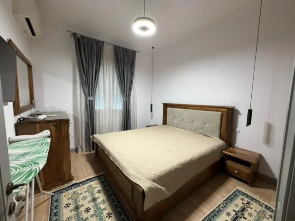 Tirane, jepet me qera apartament 2+1 Kati 3, 82 m² 700 € 