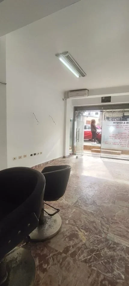 Shqiperi, jepet me qera ambjent biznesi Kati 0, 1 m² 400 € 
