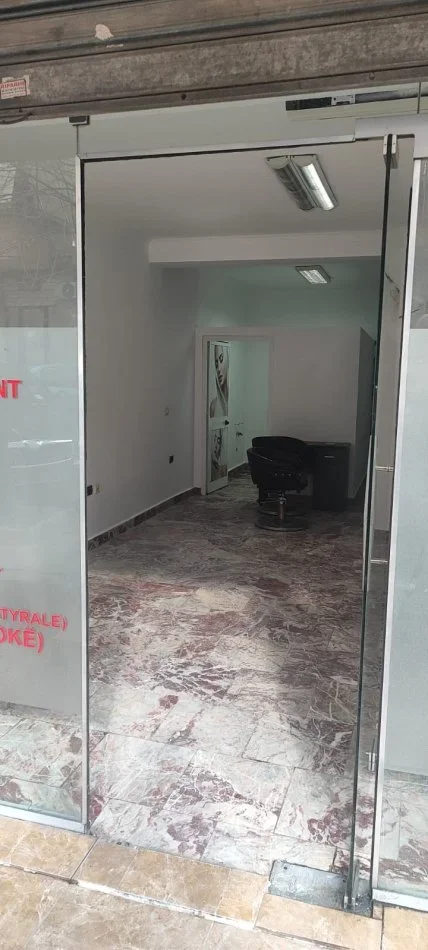 Shqiperi, jepet me qera ambjent biznesi Kati 0, 1 m² 400 € 