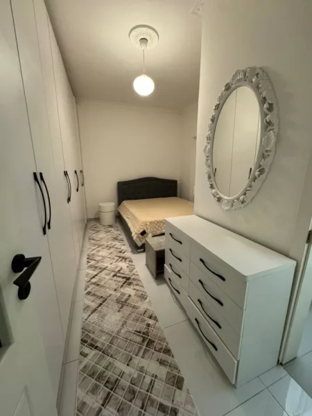 Tirane, jepet me qera apartament 1+1 Kati 1, 60 m² 500 € (Rruga e Dibres)