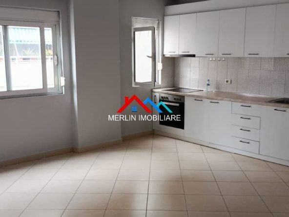 Tirane, jepet me qera apartament 2+1+Ballkon Kati 4, 80 m² 570 € (RRUGA RIZA CEROVA,SELVIA)