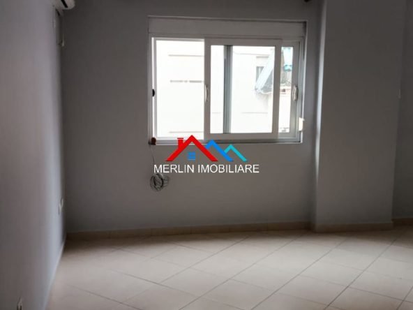 Tirane, jepet me qera apartament 2+1+Ballkon Kati 4, 80 m² 570 € (RRUGA RIZA CEROVA,SELVIA)