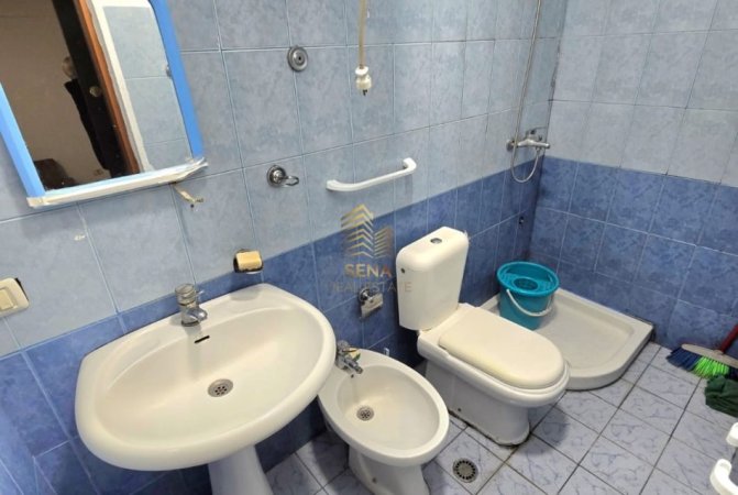 Tirane, jepet me qera apartament 1+1 Kati 2, 50 m² 380 € (Oxhaku)