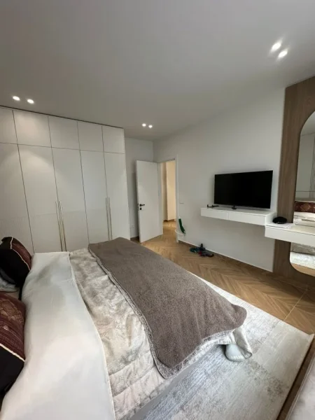 Tirane, jepet me qera apartament 4+1+Ballkon , 225 m² 3.800 € (Prane TEG , Farke)