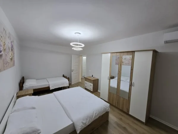 Tirane, jepet me qera apartament 2+1+Ballkon Kati 3, 58 m² 800 € 