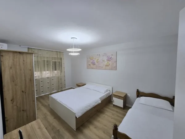 Tirane, jepet me qera apartament 2+1+Ballkon Kati 3, 58 m² 800 € 