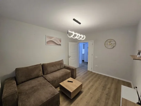 Tirane, jepet me qera apartament 2+1+Ballkon Kati 3, 58 m² 800 € 