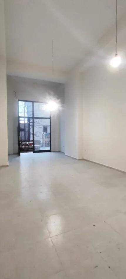 Tirane, jepet me qera ambjent biznesi , 43 m² 600 € (Tirana Golden Park prane spitalit amerikan 3)