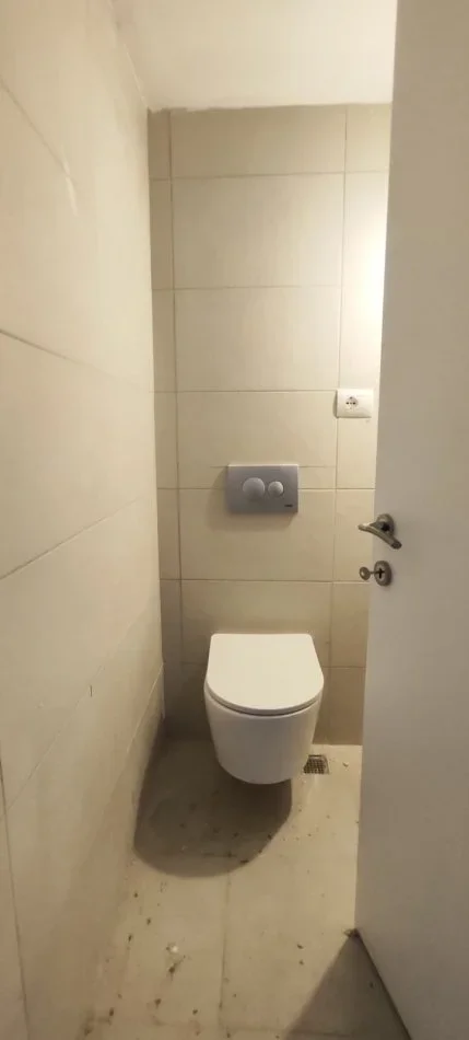 Tirane, jepet me qera ambjent biznesi , 43 m² 600 € (Tirana Golden Park prane spitalit amerikan 3)