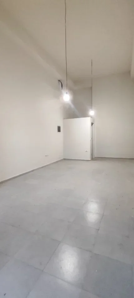 Tirane, jepet me qera ambjent biznesi , 43 m² 600 € (Tirana Golden Park prane spitalit amerikan 3)