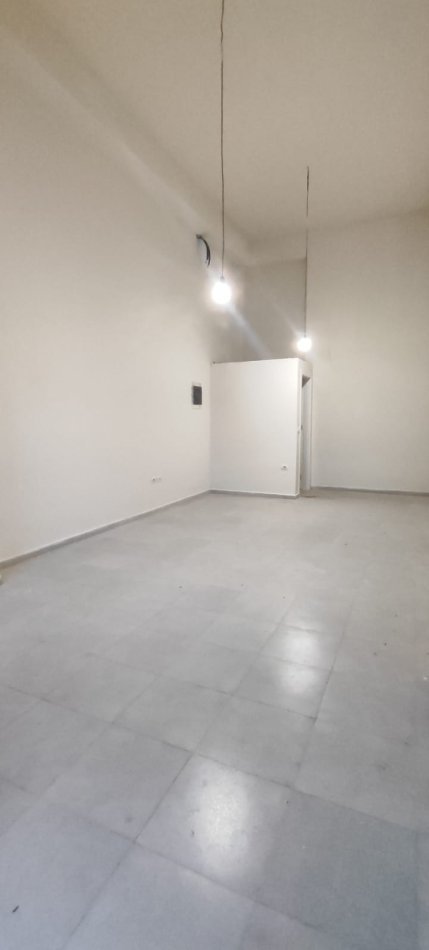 Tirane, jepet me qera ambjent biznesi , 43 m² 600 € (Tirana Golden Park prane spitalit amerikan 3)