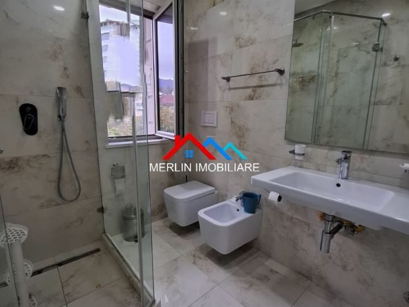 Tirane, jepet me qera apartament 3+1+Ballkon Kati 1, 115 m² 800 € (RRUGA MIHAL GRAMENO,ALI DEMI)