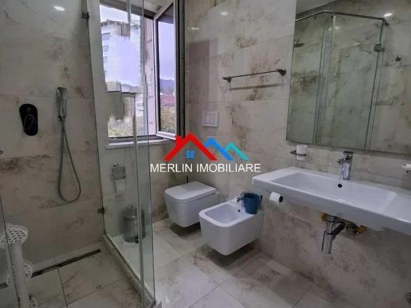 Tirane, jepet me qera apartament 3+1+Ballkon Kati 1, 115 m² 800 € (RRUGA MIHAL GRAMENO,ALI DEMI)