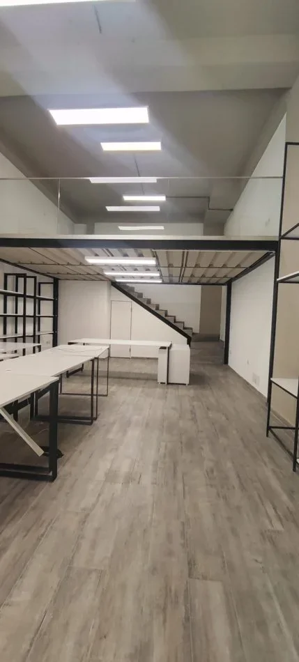 Tirane, shitet ambjent biznesi , 88 m² (Tirana Golden Park prane spitalit amerikan 3)