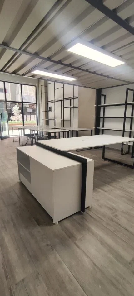 Tirane, shitet ambjent biznesi , 88 m² (Tirana Golden Park prane spitalit amerikan 3)