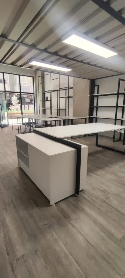 Tirane, shitet ambjent biznesi , 88 m² (Tirana Golden Park prane spitalit amerikan 3)