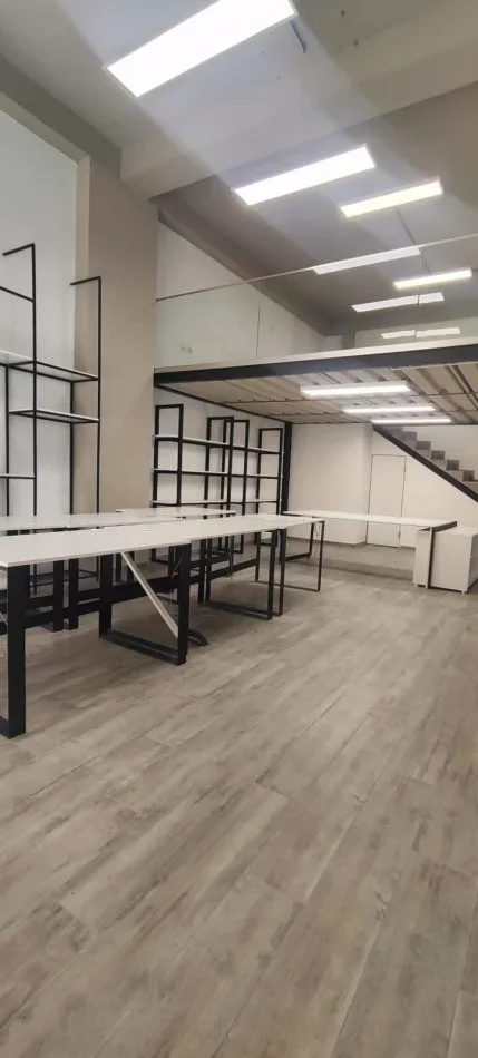 Tirane, shitet ambjent biznesi , 88 m² (Tirana Golden Park prane spitalit amerikan 3)