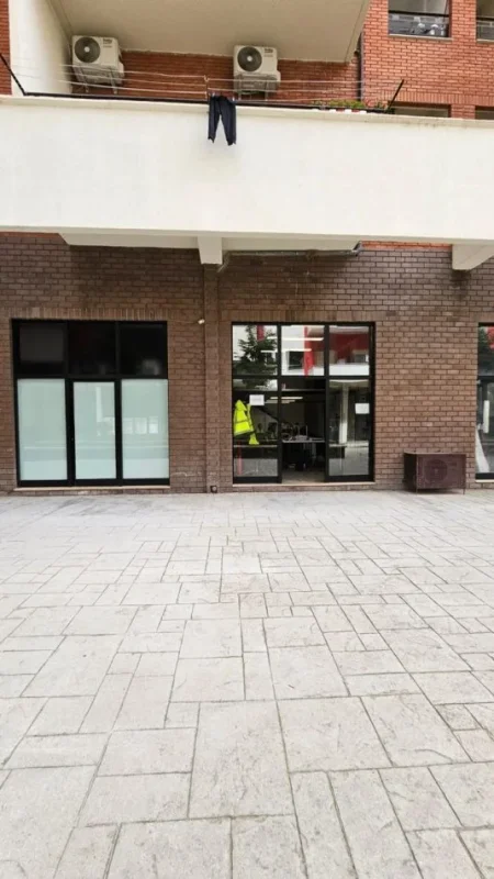 Tirane, shitet ambjent biznesi , 88 m² (Tirana Golden Park prane spitalit amerikan 3)