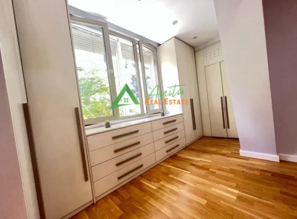 Tirane, jepet me qera apartament 2+1+Ballkon Kati 1, 96 m² 1.000 € (Qender)