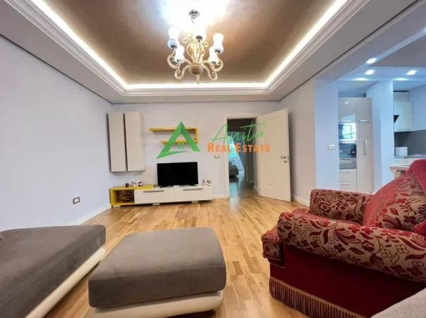 Tirane, jepet me qera apartament 2+1+Ballkon Kati 1, 96 m² 1.000 € (Qender)