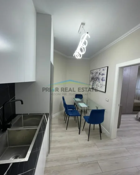 Tirane, jepet me qera apartament 1+1 Kati 3, 70 m² 800 € (Rruga e Kosovarëve)