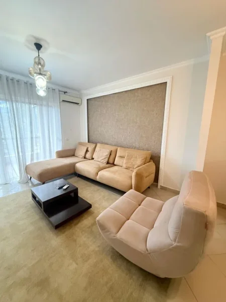 Tirane, jepet me qera apartament 1+1+Ballkon Kati 3, 79 m² 600 € (Liqeni i Thate)
