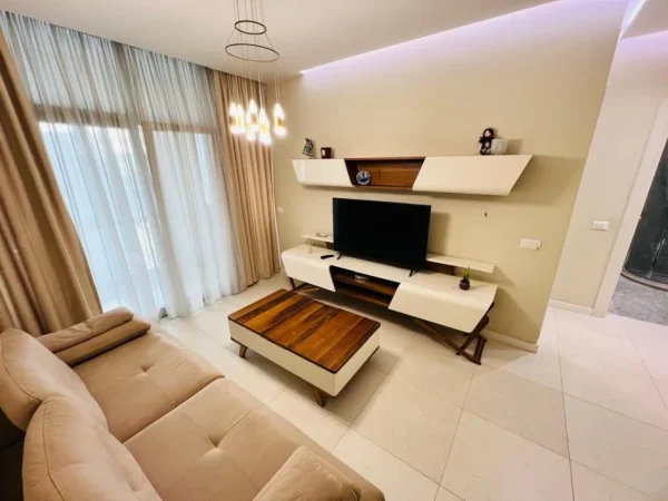 Tirane, jepet me qera apartament 1+1 Kati 4, 750 € 