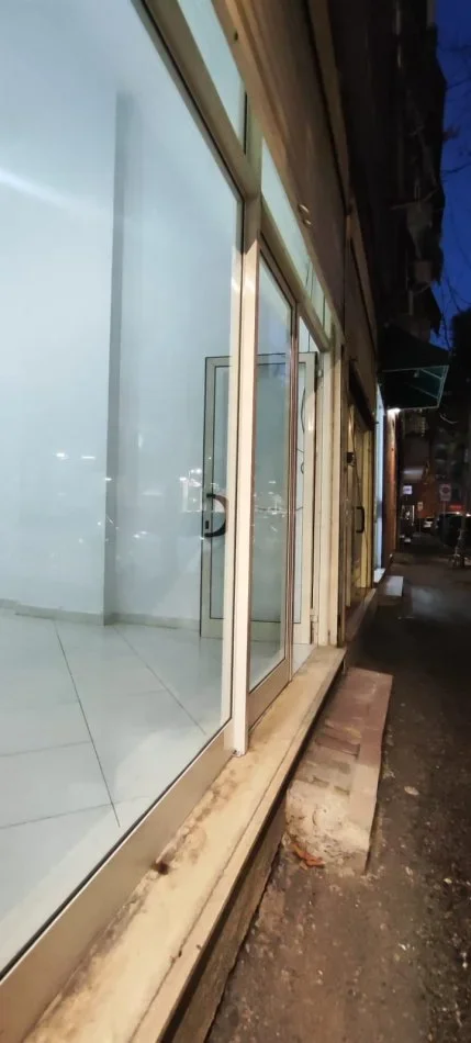 Tirane, jepet me qera ambjent biznesi , 20 m² 400 € (Rruga e kosovareve)