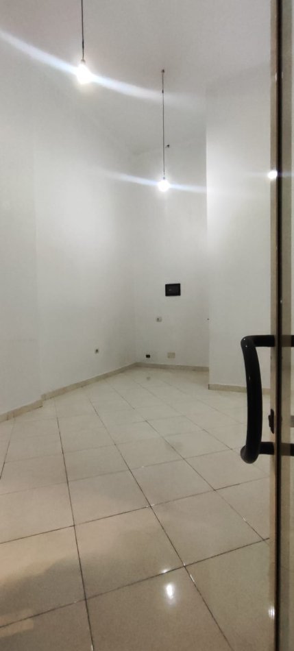 Tirane, jepet me qera ambjent biznesi , 20 m² 400 € (Rruga e kosovareve)