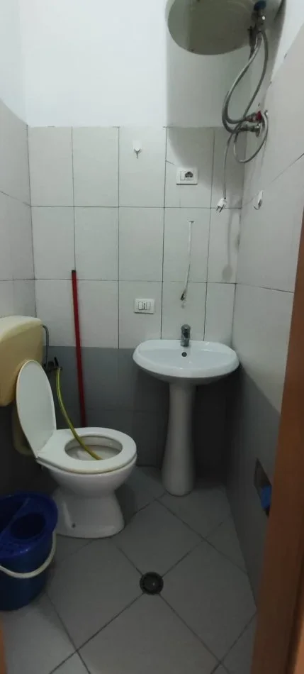 Tirane, jepet me qera ambjent biznesi , 20 m² 400 € (Rruga e kosovareve)